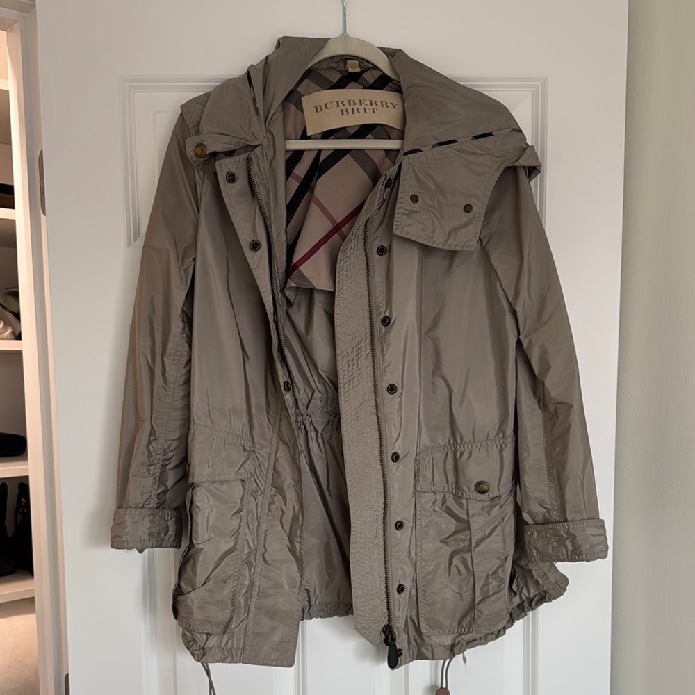 Burberry Tan Raincoat Lightweight Collared Design